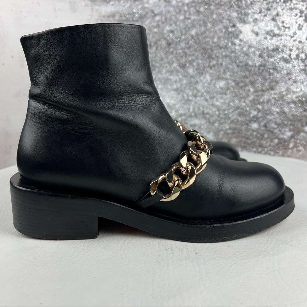539ttb  Givenchy Paris  LARA Chain link Black Leather Ankle Boots 37/7
